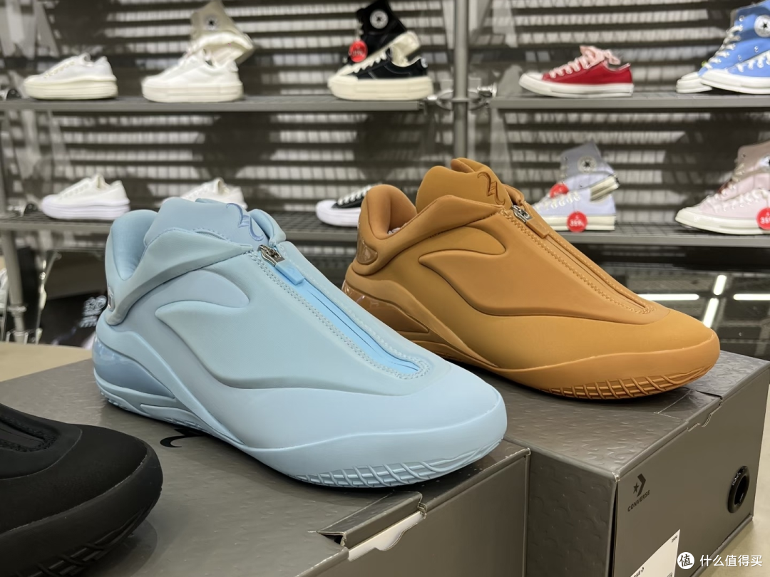 关于战斗在鞋里：篮球界巨星将推出全新签名鞋款的信息