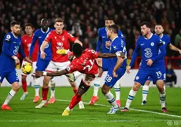 汉堡主场战平对手，艰难保持不败(汉堡主场叫什么名字)